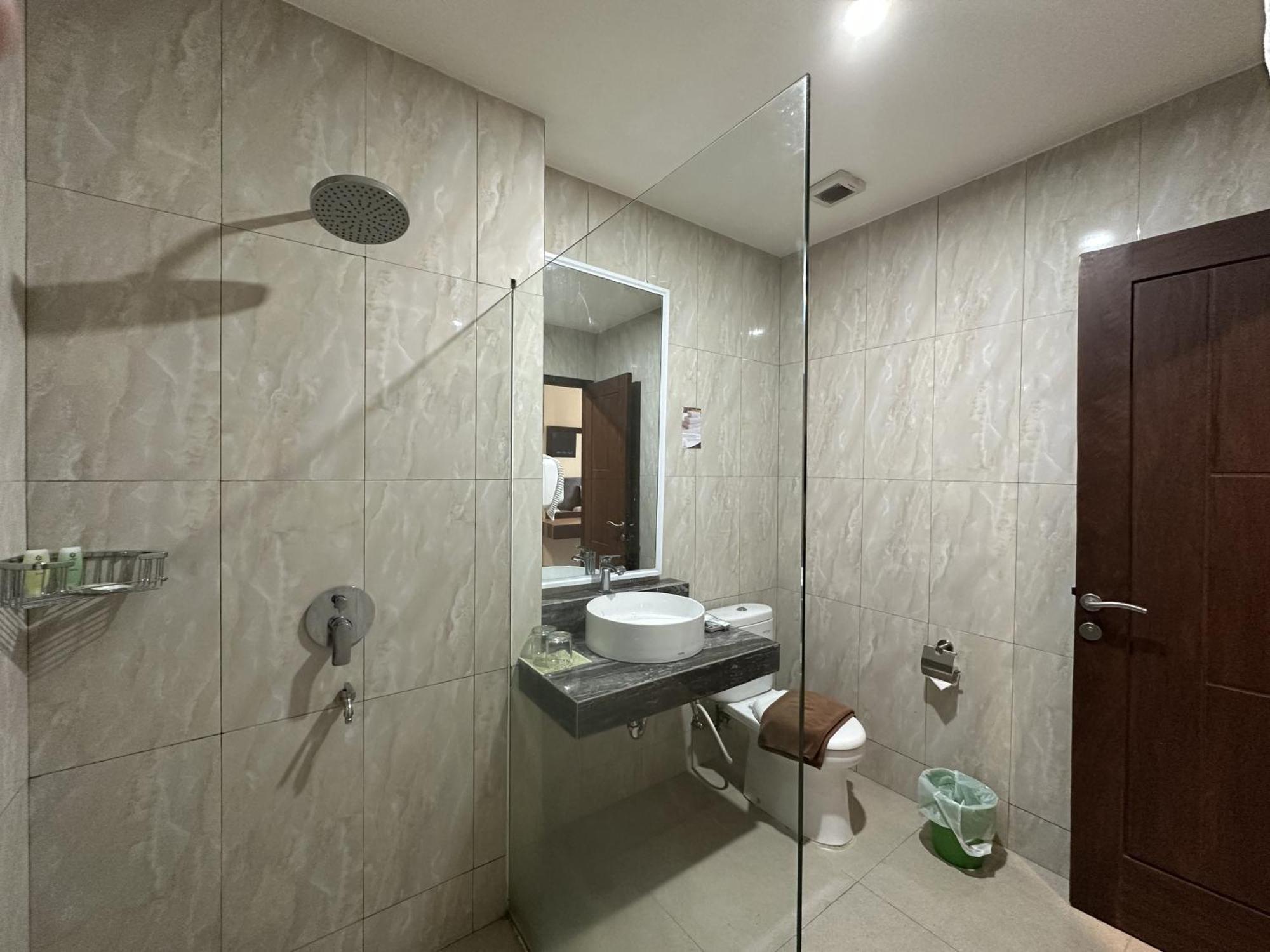 Vega Prime Hotel & Convention Sorong Exterior foto